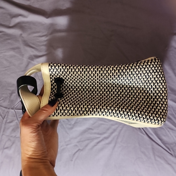 Gently use Kate Spade crossbody. - Picture 7 of 9